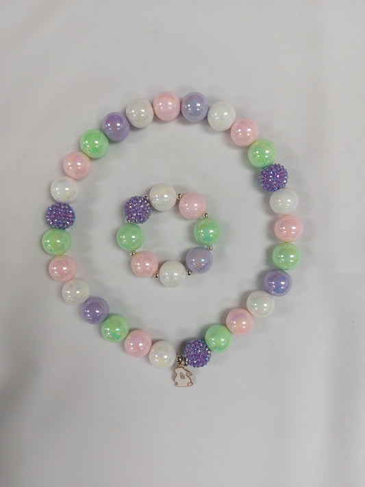 Necklace and bracelet set